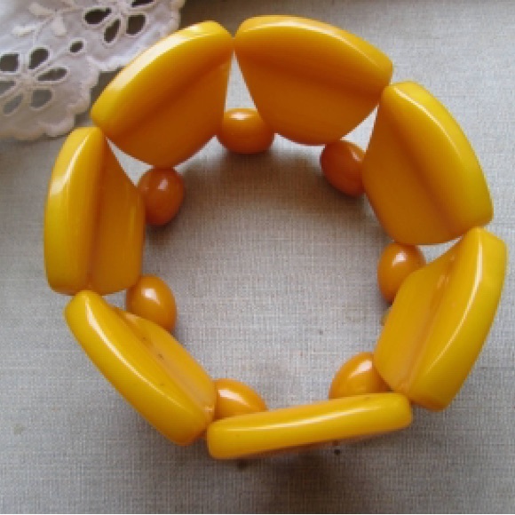 Vintage Yellow Bakelite Bracelet - Picture 3 of 5